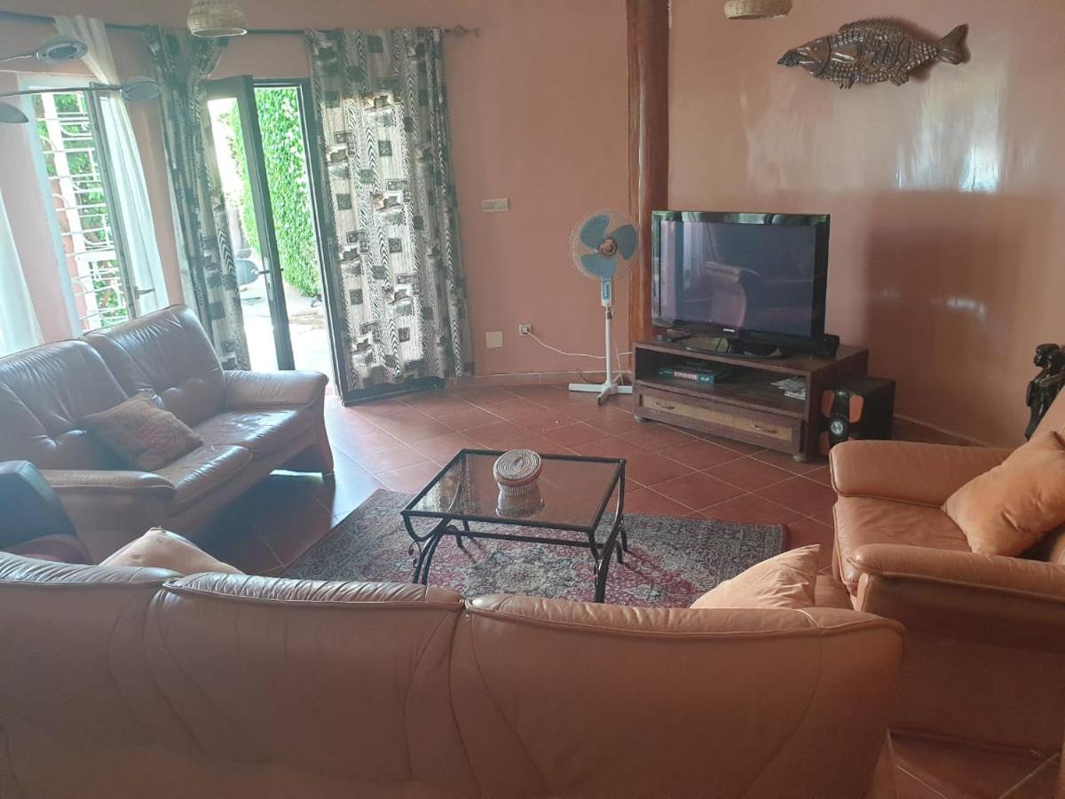 Fadu'Gh Villa Somone Exteriör bild