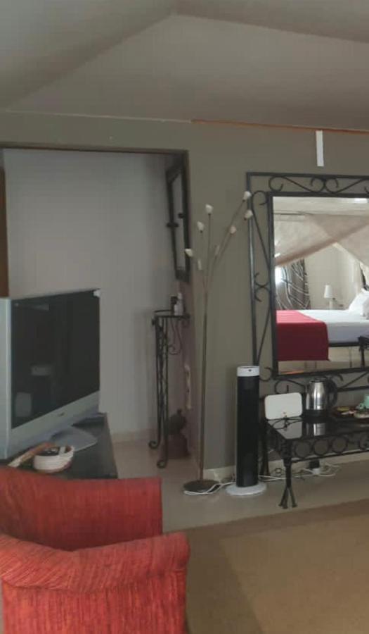 Fadu'Gh Villa Somone Exteriör bild