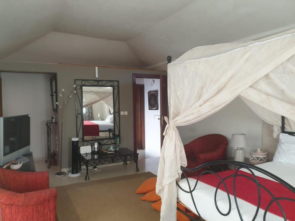 Fadu'Gh Villa Somone Exteriör bild